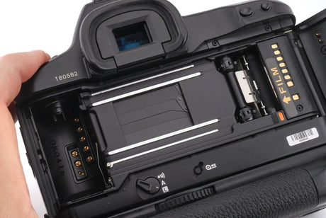 Canon EOS-1N + BP-E1 Battery Pack 