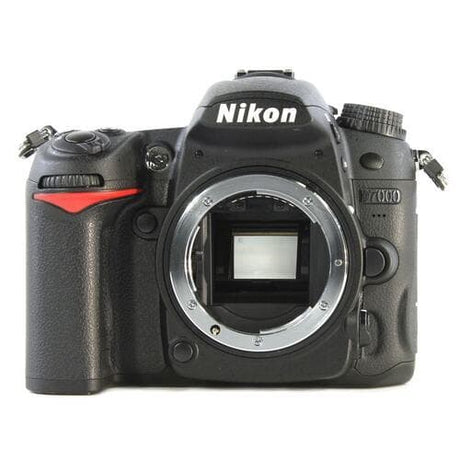 D7000 SLR - Black + Nikon 18-55mm f/3.5-5.6G Nikon AF-S DX Nikkor f/3.5-5.6G VR 