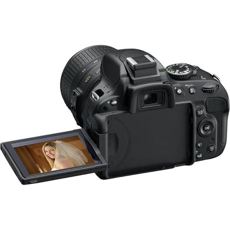 D5000 SLR - Black + Nikon AF-S Nikkor DX VR 18-55mm f/3.5-5.6 VR + AF-S Nikkor DX 55-200mm f/4-5.6G ED VR f/3.5-5.6 + f/4-5.6 