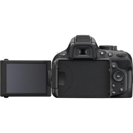 SLR D5200 - Black + Nikon AF-S DX Nikkor18-55mm f/3.5-5.6G ED II + AF-S DX VR 55-200 mm f/4-5.6 G IF ED f/3.5-5.6 + f/4-5.6 