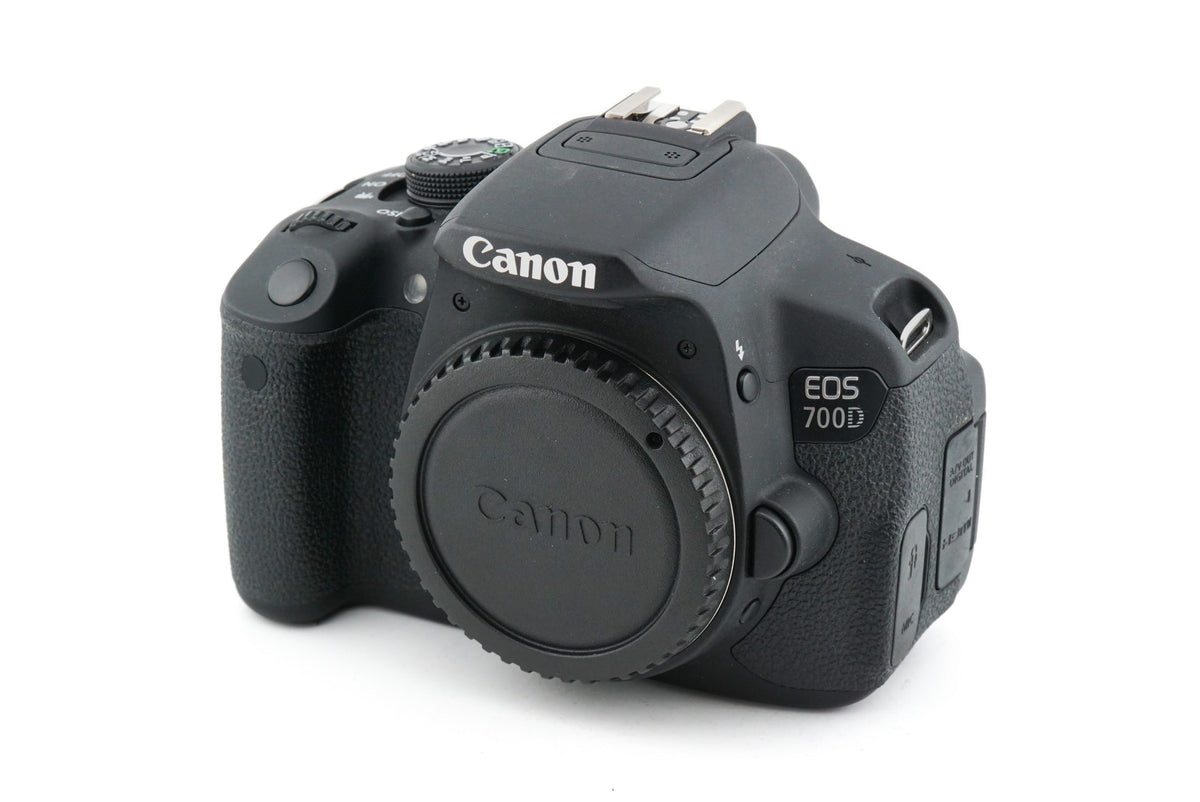 Canon EOS 700D  · main image