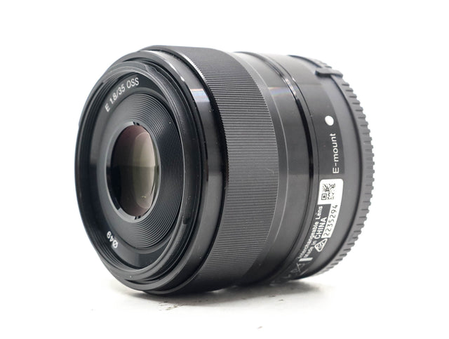 Sony E 35mm f/1.8 OSS - segunda mano - excelente estado - detalle 5 de 8 - SKU 3703100 - Camera Market